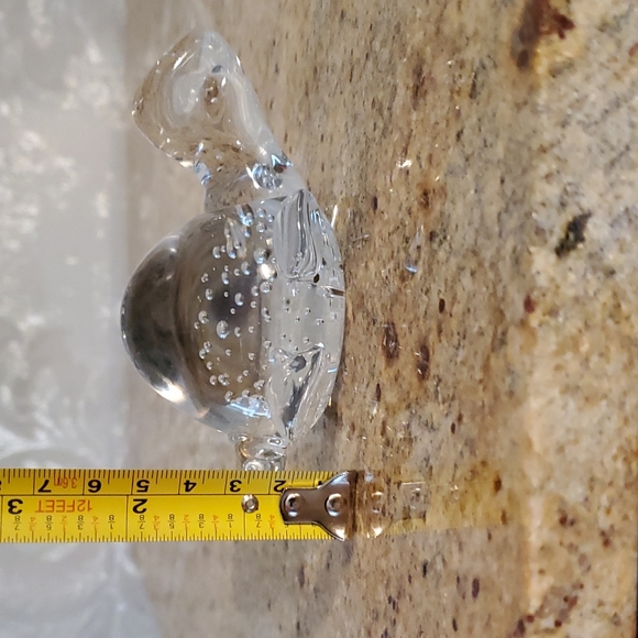 Turtle glass with controlled bubbles paperweight - Picture 9 of 10